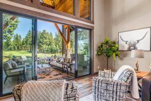 an open living room with glass doors and furniture at Suncadia Dreamin Lodge in Cle Elum