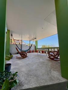 a porch with a hammock and a view of the ocean at Casza Grande Alojamiento in La Libertad