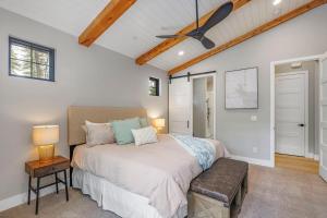 a bedroom with a bed and a ceiling fan at Mountain Modern Lodge in Cle Elum +58 photos