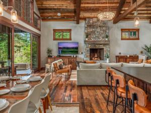 a living room with a couch and a table at Gilden Glade Sanctuary in Cle Elum