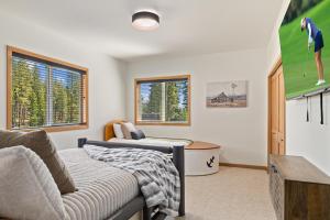 a bedroom with a bed and a tv and a couch at Skyline in Roslyn