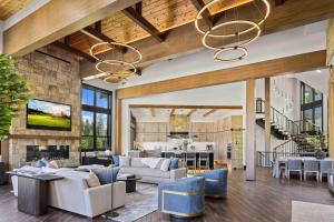 a living room with couches and a fireplace at Grand Retreat in Cle Elum