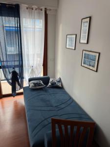 a bedroom with a blue bed and a window at appartamento la conchiglia in Rapallo