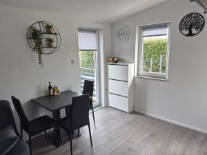 a kitchen and dining room with a table and chairs at Solmar Adriatica Apartman in Banjole