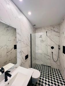 a bathroom with a toilet and a sink and a shower at Stacja Nałęczów 1 in Nałęczów