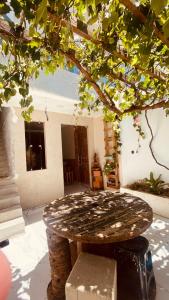 a table sitting under a tree in a yard at Bossa Nova Home in Barra dos Coqueiros