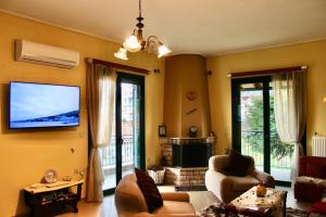 a living room with a couch and a tv on the wall at Arcadia di Vito in Tripoli