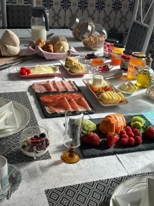 a table with many different types of food on it at Casa Santo Antonio in Pias