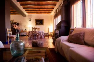 a living room with a couch and a table at Cortijo Carrillo in Cartaojal