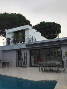 a house with a patio and a swimming pool at Villa Portal in La Grande Motte +8 photos