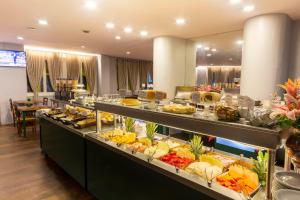 a buffet line with many different types of food at Hotel Normandie - by Easy Hotéis in São Paulo +35 photos