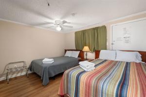 a bedroom with two beds and a ceiling fan at Snowshoe Ski-InSki-Out Steps to Ballhooter Lift Mountain Lodge Condo in Snowshoe