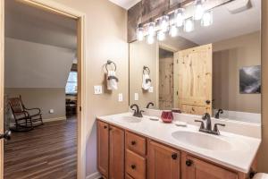 a bathroom with two sinks and a large mirror at Nestled Inn in Townsend +45 photos