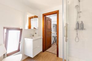 a bathroom with a sink and a mirror at Duplex Centre historique in Strasbourg +14 photos