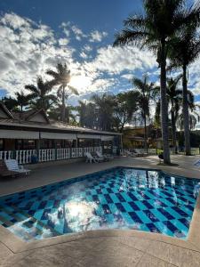 a swimming pool with a blue and white checkered at Pousada do Rei in Sarzedo