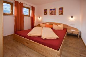 A bed or beds in a room at Apartment Oberbichl