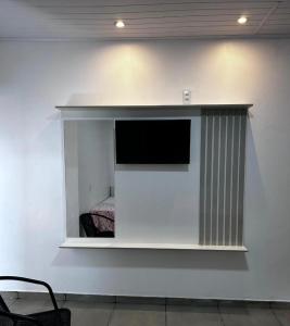 a flat screen tv on a wall in a room at Cachoeira e Pousada dos Pássaros in Presidente Figueiredo