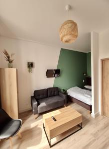 a living room with a couch and a coffee table at Appartement à thermal in Nancy