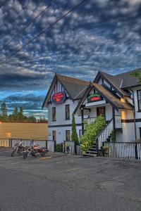 Gallery image of The Old Courthouse Inn in Powell River