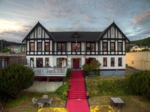 Gallery image of The Old Courthouse Inn in Powell River