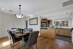 Gallery image of 406 Lodge-A: Hot-Tub & 2 Blks to Main St in Fredericksburg