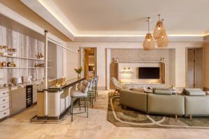 a living room and kitchen with a couch and a bar at BIJAL in Side
