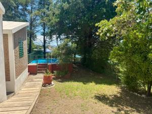 a backyard with a pool and a wooden walkway at La Pantera in San Antonio de Arredondo