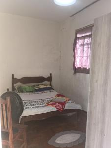 a bedroom with a bed and a window in it at Hotel quarto 01 in Montes Claros