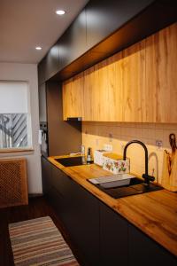 a kitchen with a sink and a counter top at Pstrug House in Yasinya