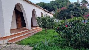 an outside view of a house with a garden at Casa Sofia in Torre delle Stelle