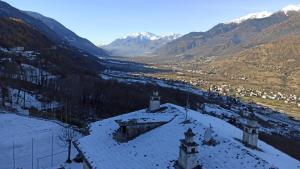 a view of a town in the snow with mountains at Luna di miele in Albosaggia