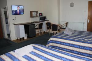 Postel nebo postele na pokoji v ubytování Alpine Heritage Motel