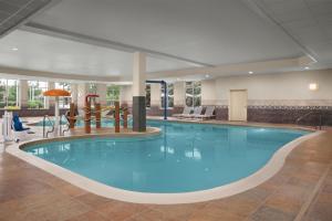 a large swimming pool in a hotel room at Hilton Garden Inn Fort Worth Medical Center in Fort Worth