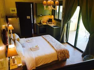 Posteľ alebo postele v izbe v ubytovaní Villa Vravrona Tower & Suites