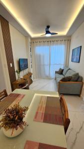 a living room with a table and a couch at Apê Morabeza in Vila Velha