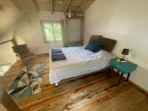 a bedroom with a large bed in a room at Jonathans Cabins in Utila