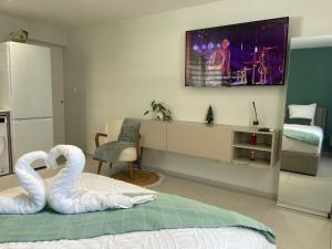 a bedroom with two swans sitting on a bed at Studio Élégance in Cayenne