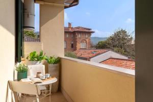 a balcony with a table and chairs and a building at Apartment in Serravalle in Vittorio Veneto