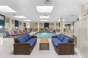 a pool room with chairs and a swimming pool at Best Western Plus Boomtown Casino Hotel in Verdi