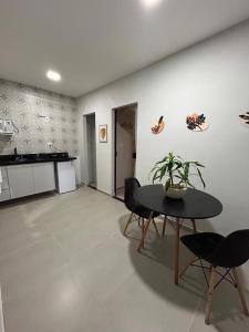 a kitchen with a table and chairs in a room at Pousada Aconchego Mineiro in Aracaju