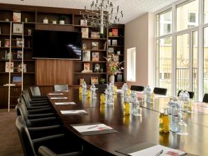 a large conference room with a long table and chairs at Flemings Hotel Wien-Stadthalle in Vienna