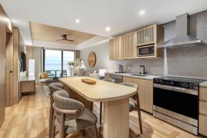 a kitchen with a table and chairs in a room at Hilton Club Ka Haku Honolulu in Honolulu