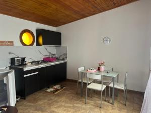 a kitchen with a table and chairs and a counter at Casa Armonía Popayán in Popayan