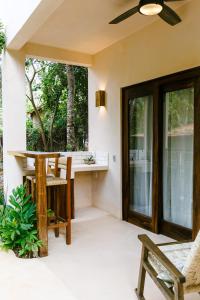 a patio with a table and chairs and a window at Villas Indigo Troncones in Troncones
