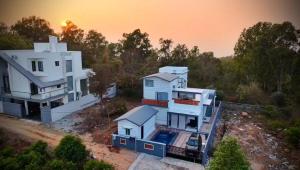an aerial view of a large white house at Yelagiri castle in Yelagiri