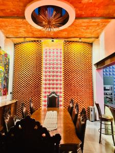 a conference room with a large table and chairs at Macondo Hotel Galería in San Luis Potosí +2 photos