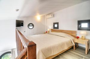 Postelja oz. postelje v sobi nastanitve Myrtos Mare Suites