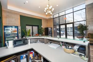 a bar in a restaurant with a counter top at McCormick Suites by Slumber Stay in Chicago +107 photos