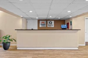 a lobby with a reception counter in a building at Quality Inn Kingsland in Kingsland +19 photos