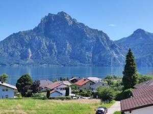 a view of a town with a mountain in the background at "Villa Barta am See" - Salzkammergut erleben in Traunkirchen